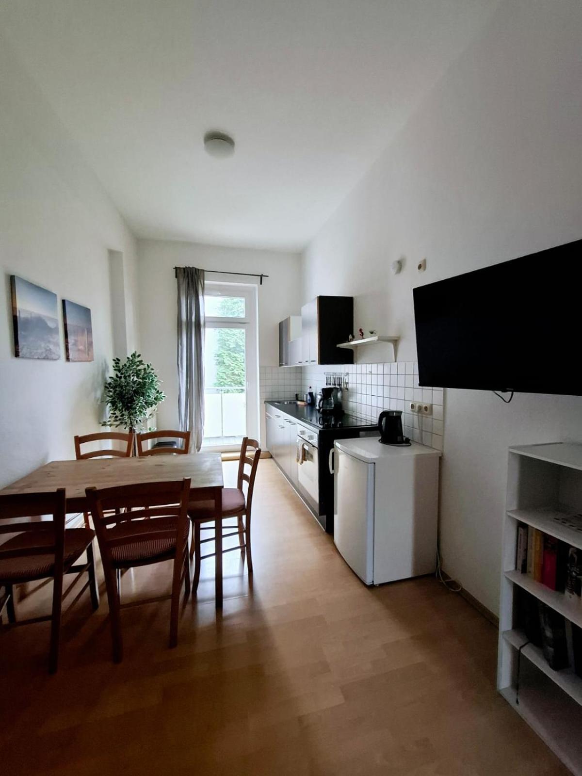 Altbauwohnung Direkt An Der Karli Mit Balkon - Netflix Inklusive Лейпциг Екстер'єр фото