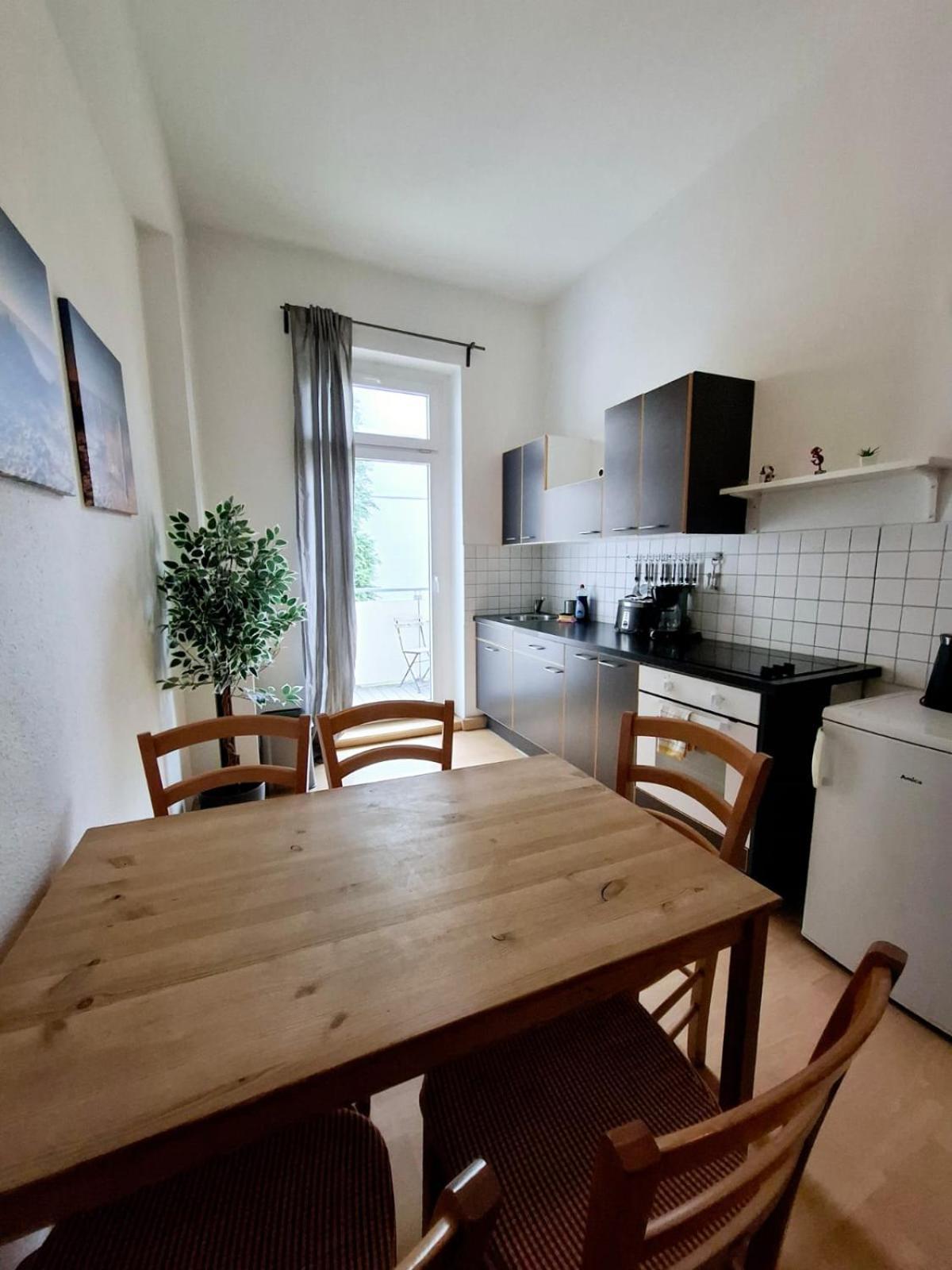 Altbauwohnung Direkt An Der Karli Mit Balkon - Netflix Inklusive Лейпциг Екстер'єр фото