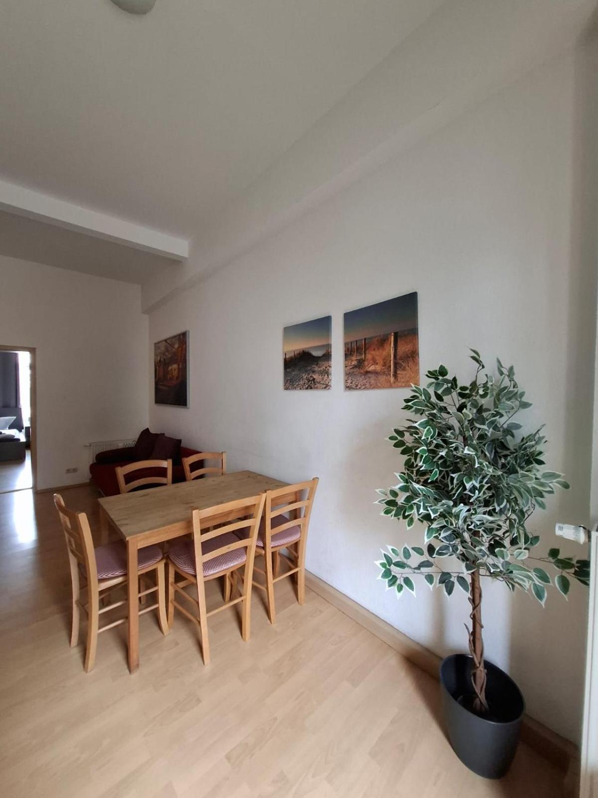 Altbauwohnung Direkt An Der Karli Mit Balkon - Netflix Inklusive Лейпциг Екстер'єр фото