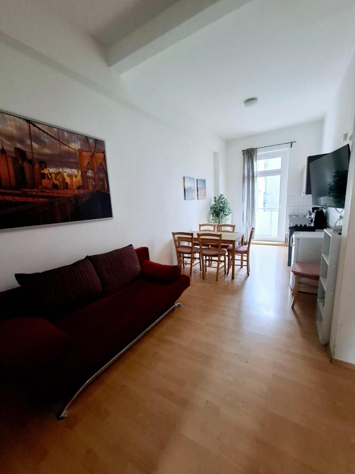 Altbauwohnung Direkt An Der Karli Mit Balkon - Netflix Inklusive Лейпциг Екстер'єр фото